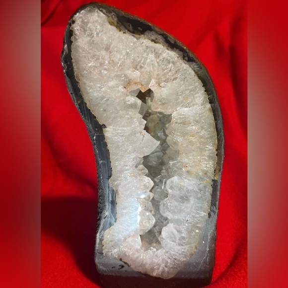 Large Quartz Cave Cathedral - Picture 2 of 6